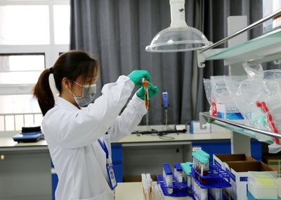 西安市食品藥品檢驗所 多措并舉筑牢防線，護航雙節期間食品安全